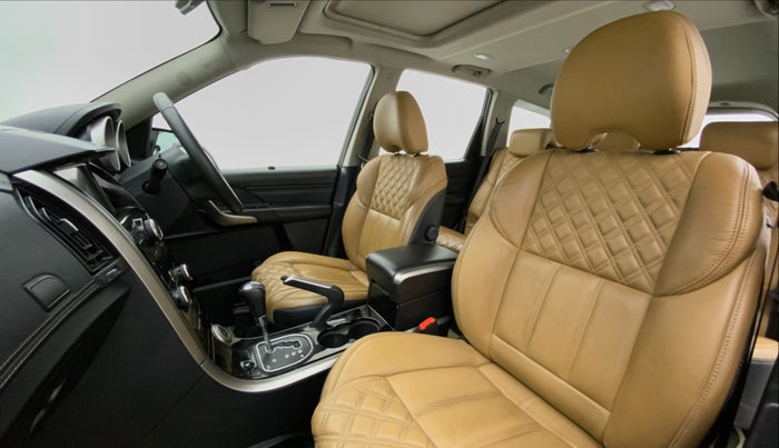 2018 Mahindra XUV500 W11 AT, Diesel, Automatic, 64,861 km, Right Side Front Door Cabin