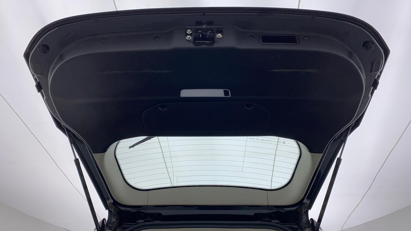 2018 Mahindra XUV500 W11 AT, Diesel, Automatic, 64,861 km, Boot Door Open