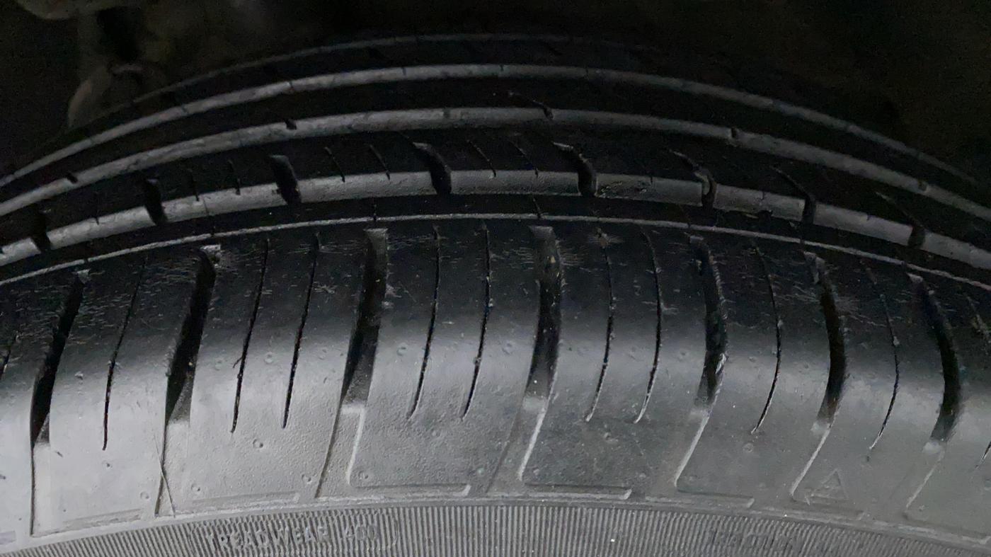 2018 Mahindra XUV500 W11 AT, Diesel, Automatic, 64,861 km, Left Rear Tyre Tread