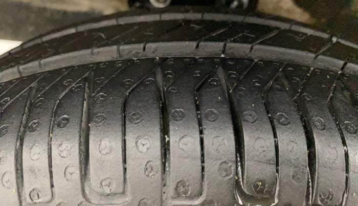 2014 Maruti Eeco 5 STR WITH A/C+HTR, Petrol, Manual, 78,179 km, Left Front Tyre Tread