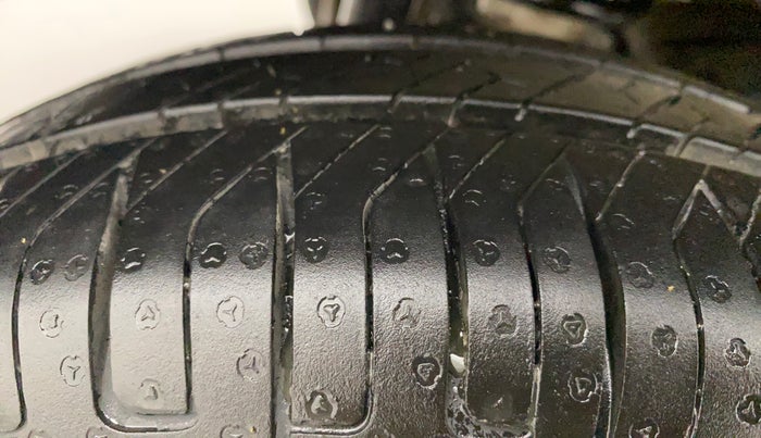 2014 Maruti Eeco 5 STR WITH A/C+HTR, Petrol, Manual, 78,179 km, Right Rear Tyre Tread