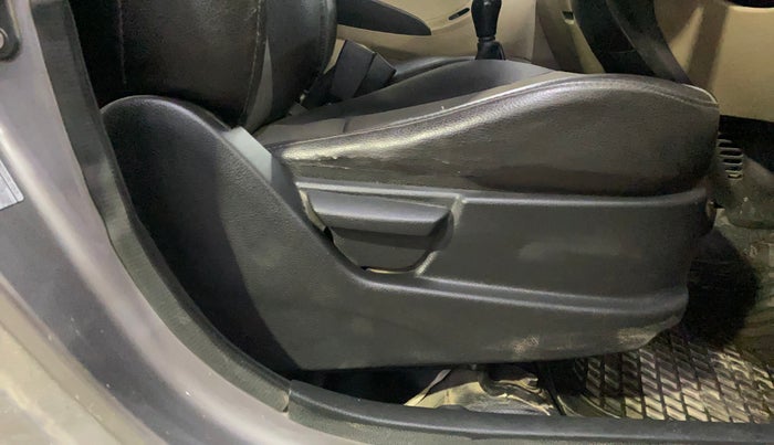 2012 Hyundai Eon ERA +, Petrol, Manual, 75,364 km, Driver Side Adjustment Panel