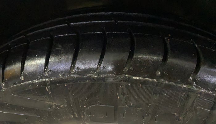 2012 Hyundai Eon ERA +, Petrol, Manual, 75,364 km, Right Front Tyre Tread