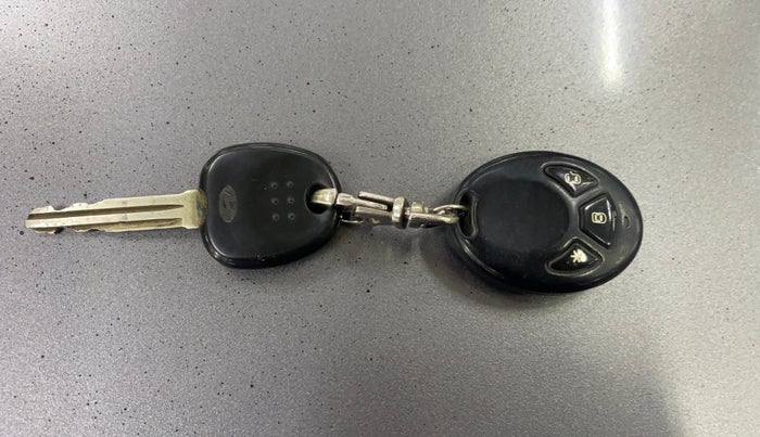 2012 Hyundai Eon ERA +, Petrol, Manual, 75,364 km, Key Close Up