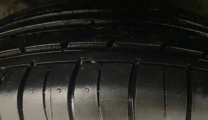 2018 Hyundai Grand i10 SPORTZ 1.2 KAPPA VTVT, Petrol, Manual, 40,566 km, Right Rear Tyre Tread