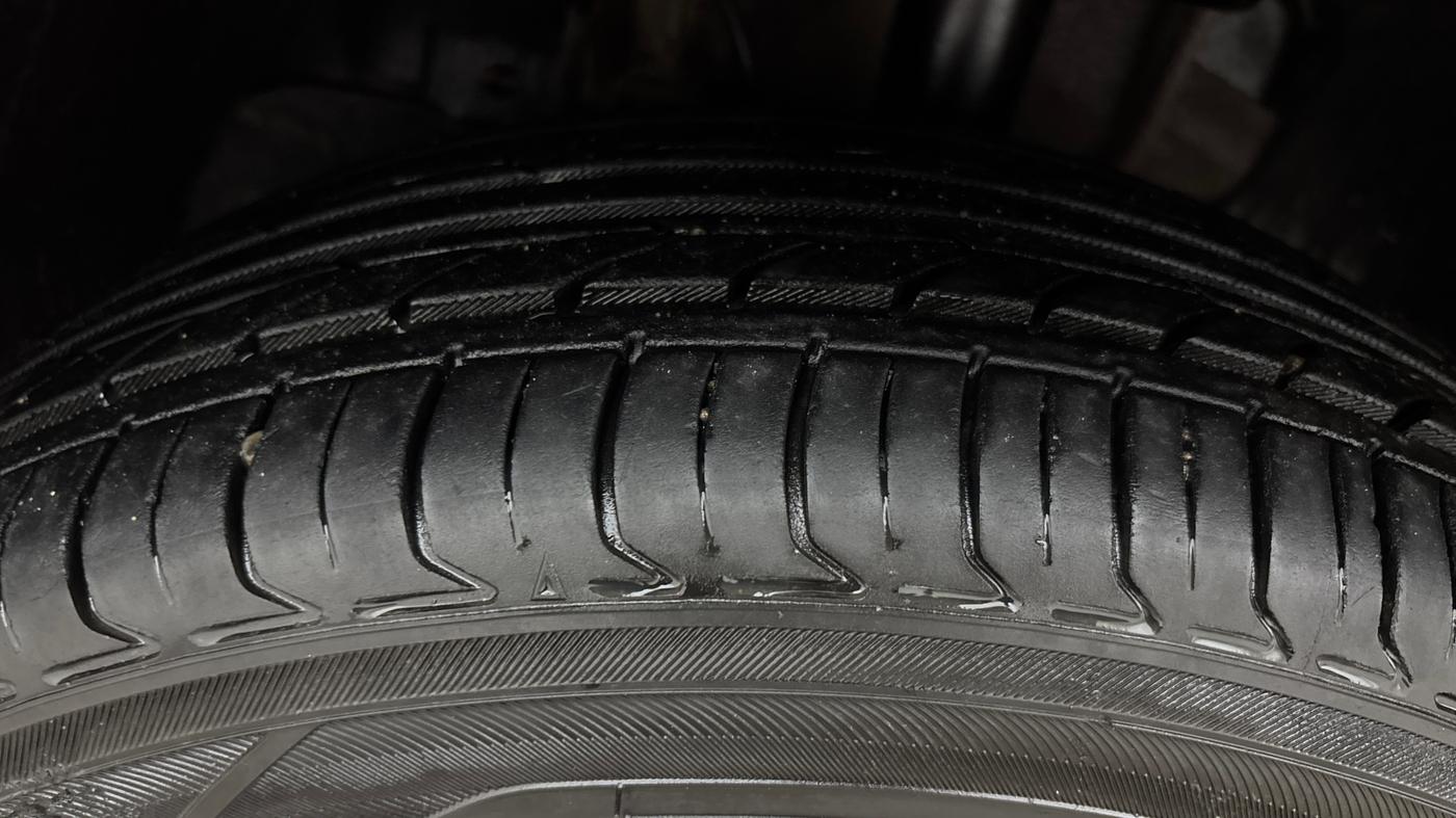 2016 Tata Tiago XZ PETROL, Petrol, Manual, 1,00,798 km, Left Front Tyre Tread