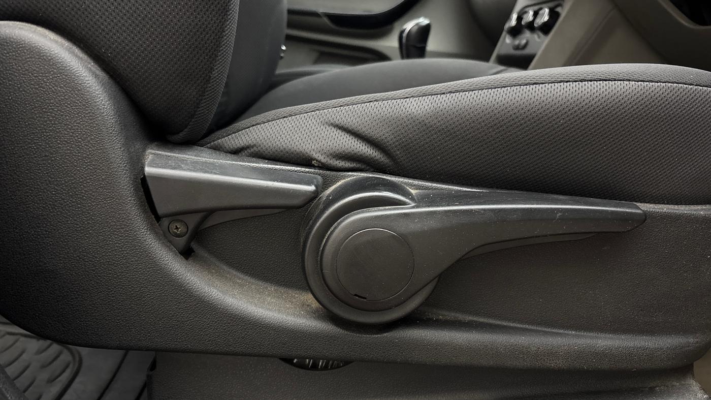 2016 Tata Tiago XZ PETROL, Petrol, Manual, 1,00,798 km, Driver Side Adjustment Panel