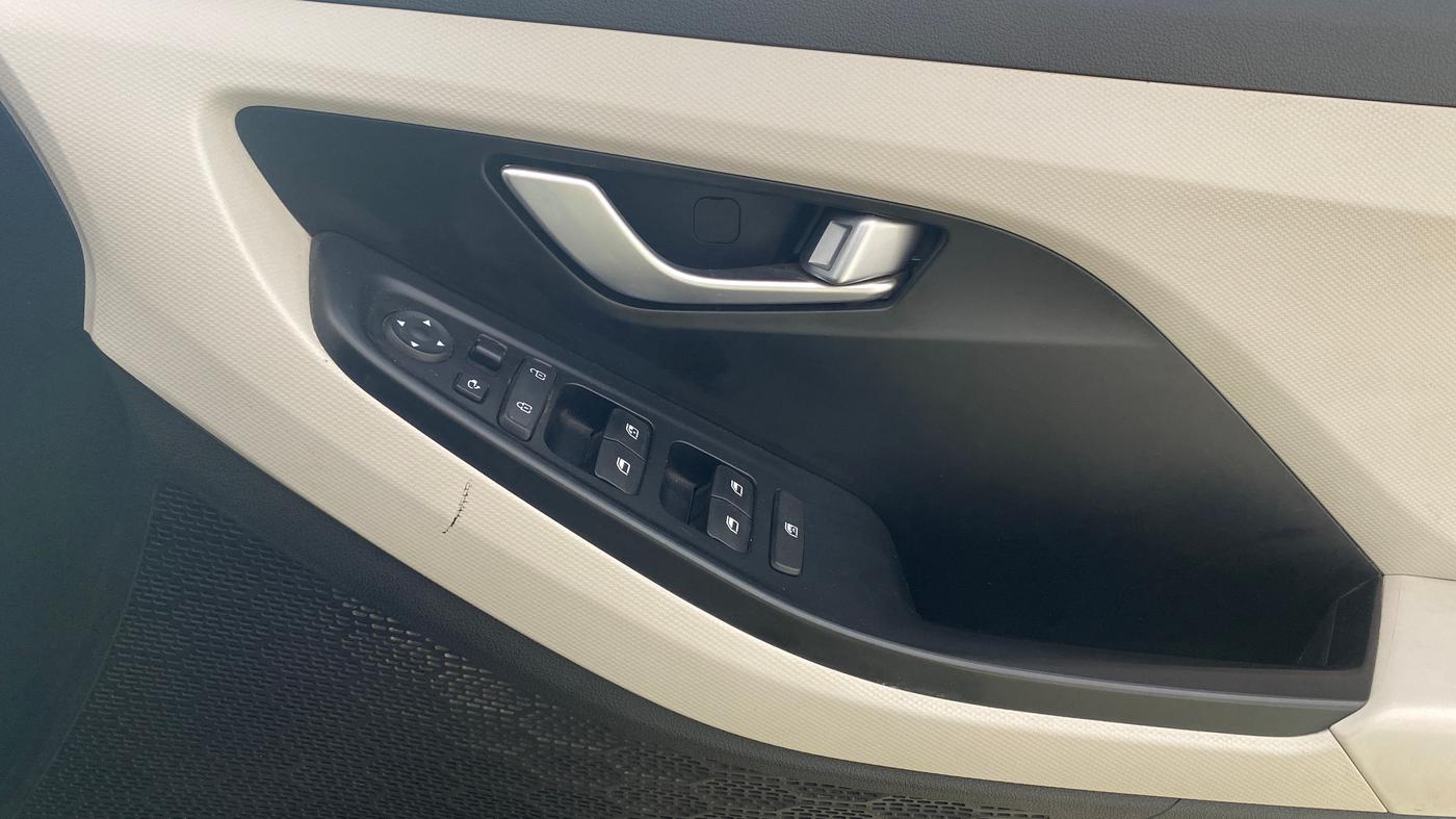 2021 Hyundai Creta SX 1.5 PETROL, Petrol, Manual, 49,800 km, Driver Side Door Panels Control