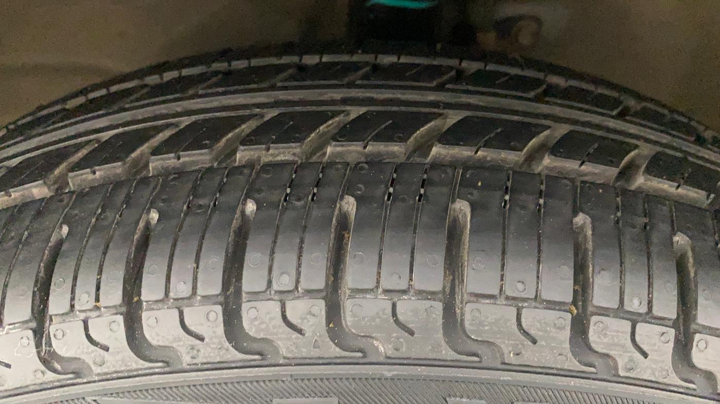 2013 Maruti Wagon R 1.0 VXI, Petrol, Manual, 40,896 km, Left Front Tyre Tread