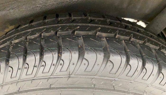 2013 Maruti Wagon R 1.0 VXI, Petrol, Manual, 40,896 km, Left Rear Tyre Tread