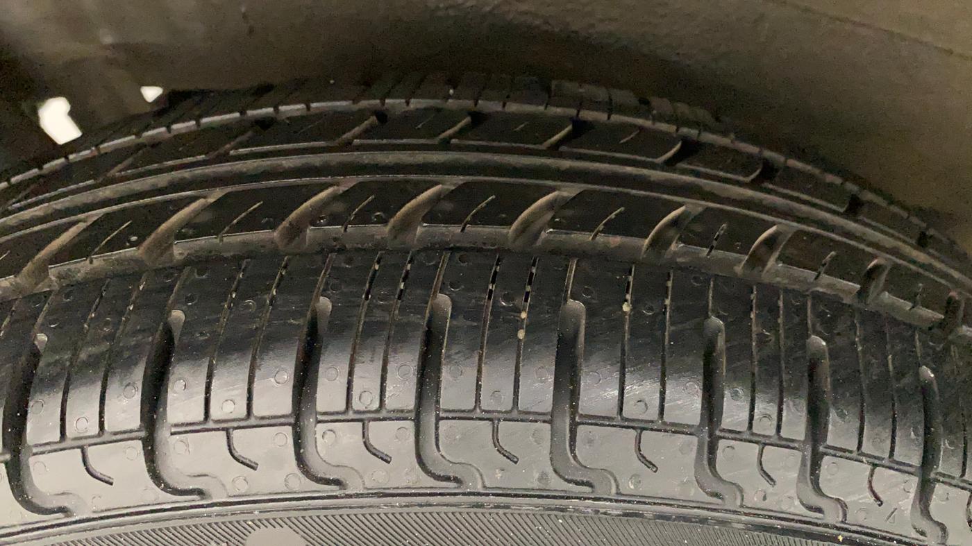 2013 Maruti Wagon R 1.0 VXI, Petrol, Manual, 40,896 km, Right Rear Tyre Tread