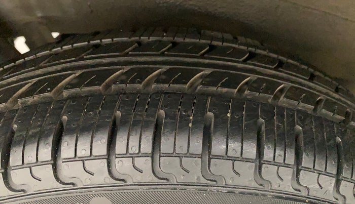 2013 Maruti Wagon R 1.0 VXI, Petrol, Manual, 40,896 km, Right Rear Tyre Tread