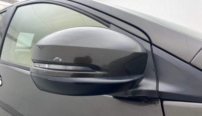 2015 Honda City 1.5L I-DTEC V, Diesel, Manual, 1,05,852 km, Right rear-view mirror - Minor folding noise