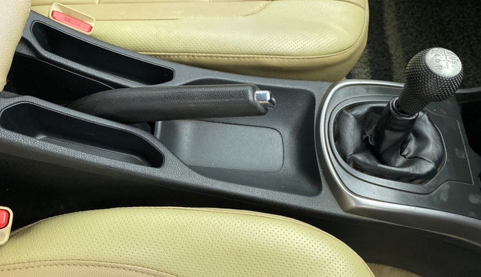 2015 Honda City 1.5L I-DTEC V, Diesel, Manual, 1,05,852 km, Gear Lever