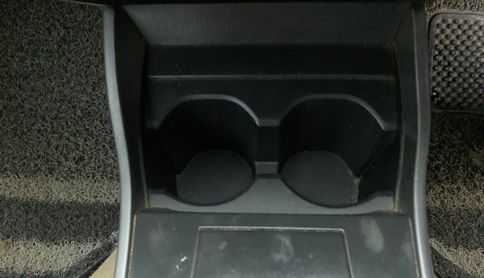 2015 Honda City 1.5L I-DTEC V, Diesel, Manual, 1,05,852 km, Dashboard - Cup holder minor damage