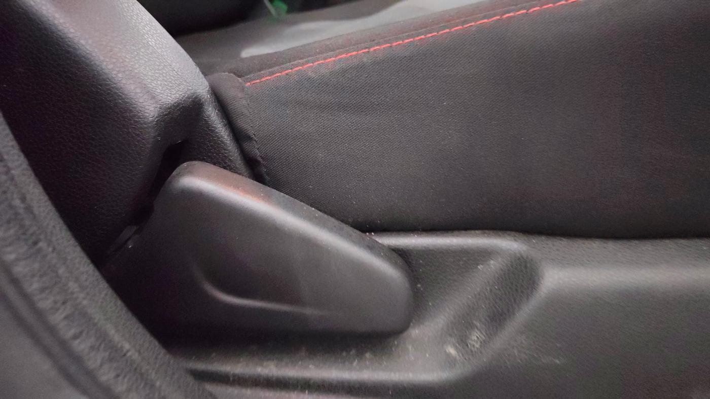 2020 Renault Kwid RXT 1.0 AMT (O), Petrol, Automatic, 18,918 km, Driver Side Adjustment Panel