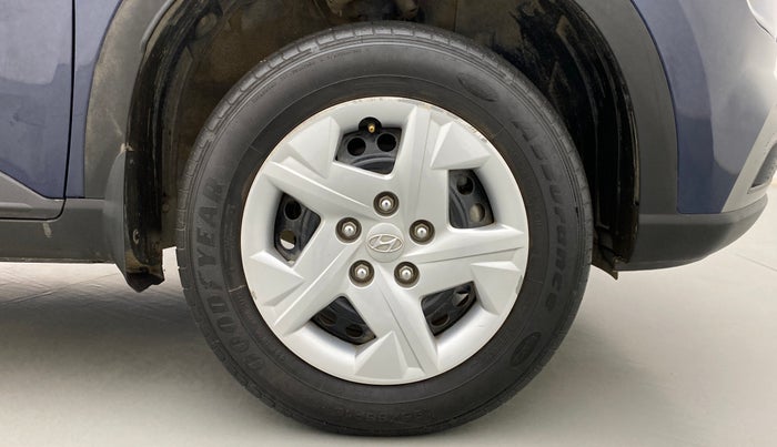 2020 Hyundai VENUE S MT 1.2 KAPPA, Petrol, Manual, 23,330 km, Right Front Wheel