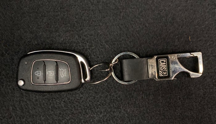 2020 Hyundai VENUE S MT 1.2 KAPPA, Petrol, Manual, 23,330 km, Key Close Up