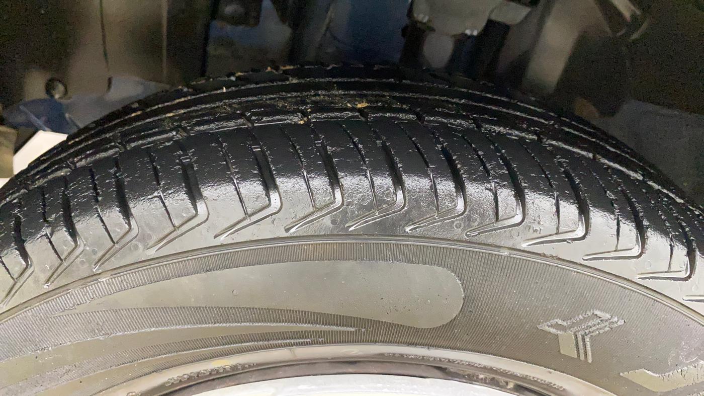 2017 Renault Kwid CLIMBER 1.0 AMT, Petrol, Automatic, 48,738 km, Left Front Tyre Tread