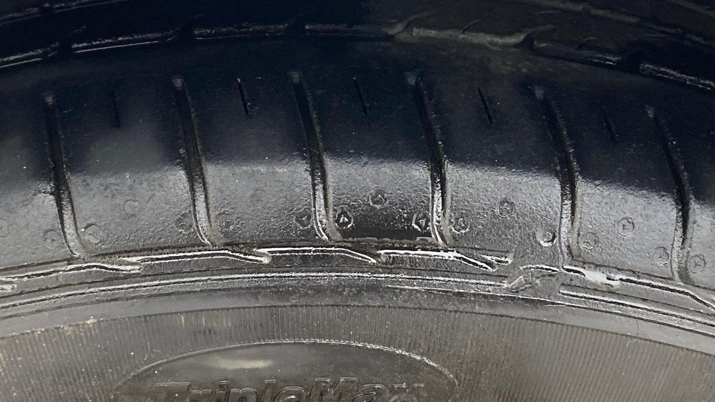 2017 Ford Ecosport TITANIUM + 1.5L PETROL AT, Petrol, Automatic, 1,02,400 km, Left Front Tyre Tread