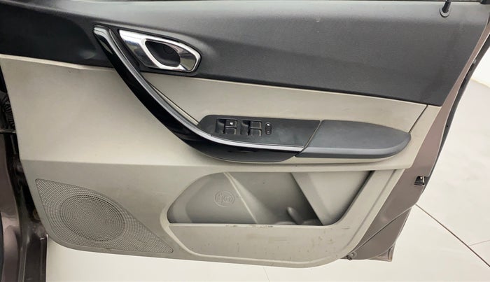2018 Tata Tiago XZA PETROL, Petrol, Automatic, 64,225 km, Driver Side Door Panels Control