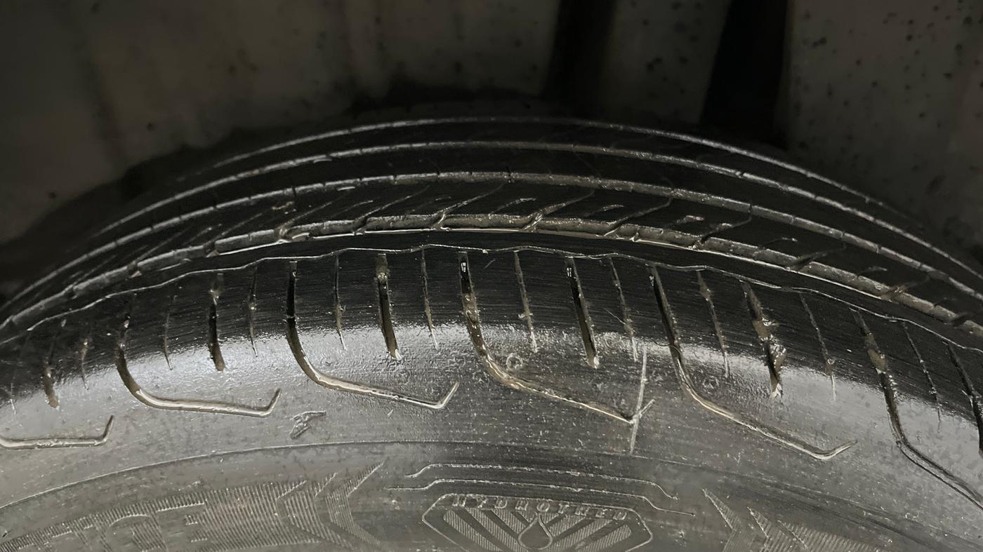 2024 Maruti FRONX DELTA PLUS 1.2L AGS, Petrol, Automatic, 14,626 km, Left Rear Tyre Tread