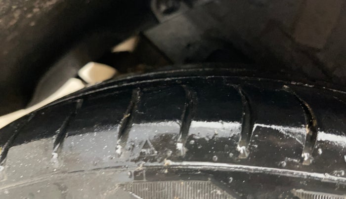 2015 Hyundai Grand i10 SPORTZ 1.2 KAPPA VTVT, Petrol, Manual, 61,896 km, Right Rear Tyre Tread