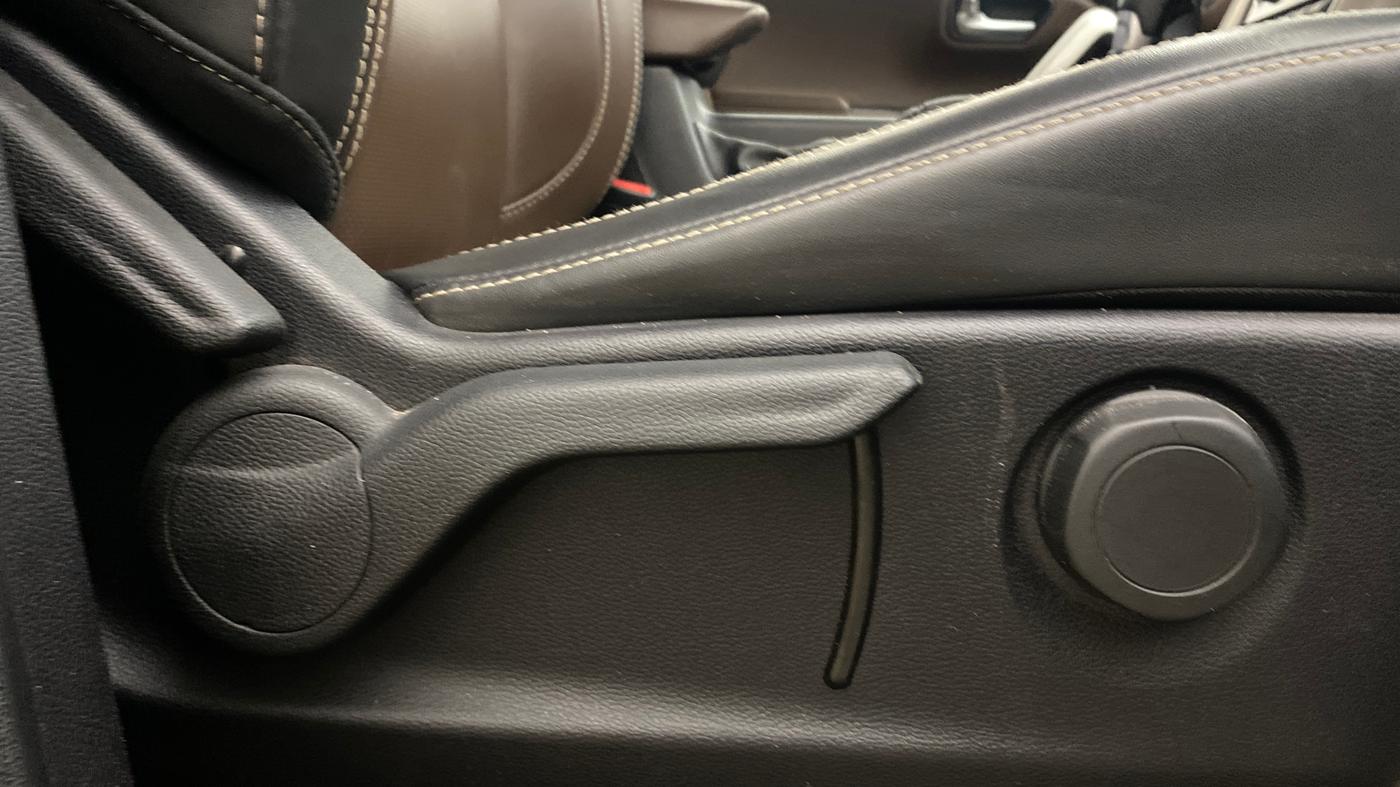 2023 Mahindra SCORPIO-N Z8 DIESEL AT 2WD 7 STR, Diesel, Automatic, 52,840 km, Driver Side Adjustment Panel