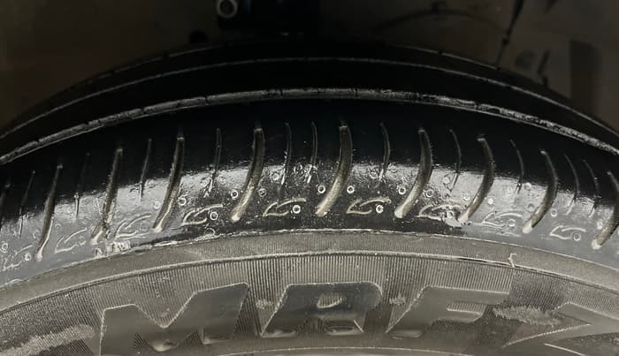 2018 Maruti Ciaz ZETA 1.4  MT PETROL, Petrol, Manual, 73,004 km, Right Front Tyre Tread