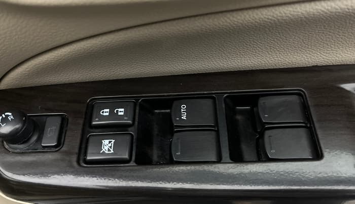 2018 Maruti Ciaz ZETA 1.4  MT PETROL, Petrol, Manual, 73,004 km, Driver Side Door Panels Control