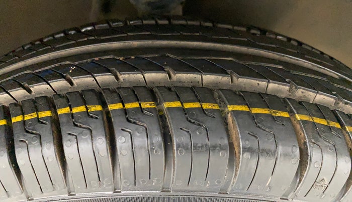 2012 Maruti Alto 800 LXI, Petrol, Manual, 68,582 km, Right Front Tyre Tread
