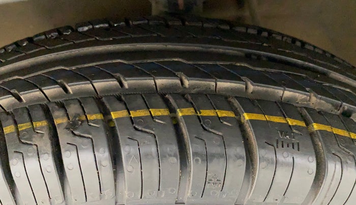 2012 Maruti Alto 800 LXI, Petrol, Manual, 68,582 km, Left Front Tyre Tread