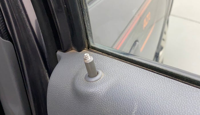2012 Maruti Alto 800 LXI, Petrol, Manual, 68,582 km, Lock system - Door lock knob has minor damage