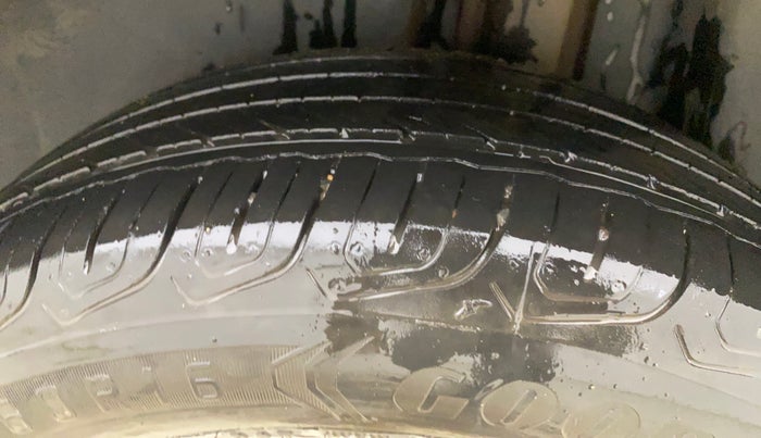 2022 Volkswagen TAIGUN HIGHLINE 1.0 TSI AT, Petrol, Automatic, 28,274 km, Left Rear Tyre Tread