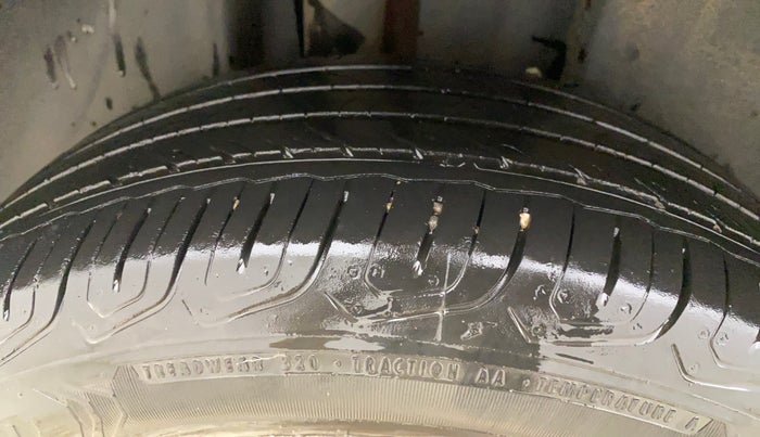 2022 Volkswagen TAIGUN HIGHLINE 1.0 TSI AT, Petrol, Automatic, 28,274 km, Right Rear Tyre Tread