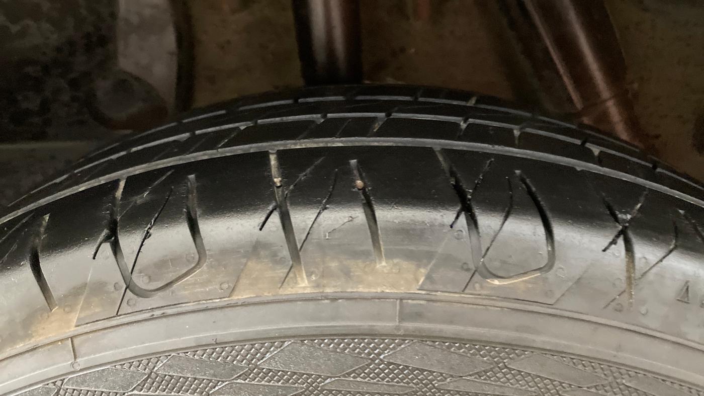 2016 Renault Duster 85 PS RXL DIESEL, Diesel, Manual, 1,24,019 km, Right Rear Tyre Tread