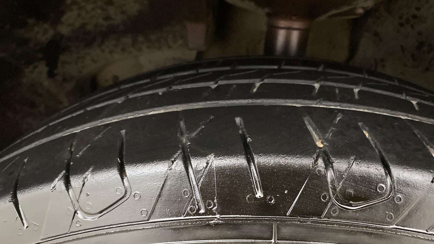 2016 Renault Duster 85 PS RXL DIESEL, Diesel, Manual, 1,24,019 km, Left Front Tyre Tread