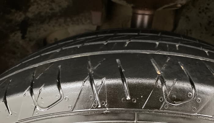 2016 Renault Duster 85 PS RXL DIESEL, Diesel, Manual, 1,24,019 km, Left Front Tyre Tread
