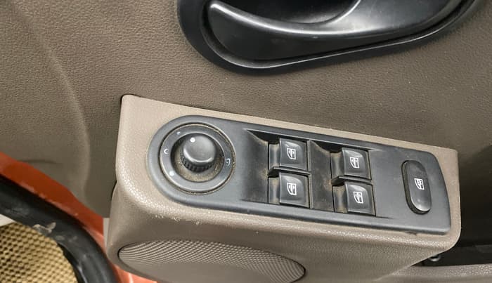2016 Renault Duster 85 PS RXL DIESEL, Diesel, Manual, 1,24,019 km, Driver Side Door Panels Control