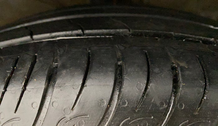2015 Hyundai Creta S 1.6 PETROL, Petrol, Manual, 76,257 km, Right Front Tyre Tread