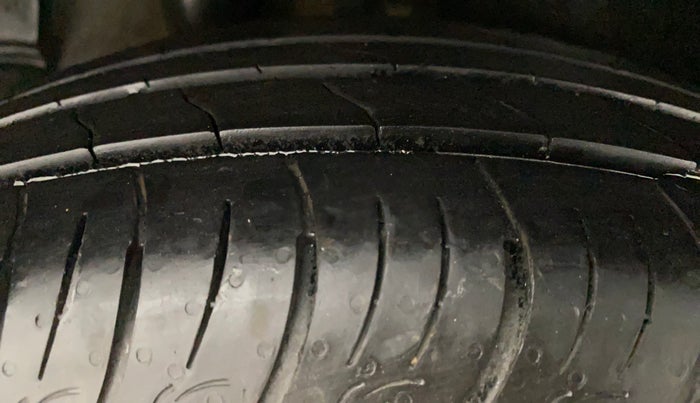 2015 Hyundai Creta S 1.6 PETROL, Petrol, Manual, 76,257 km, Right Rear Tyre Tread