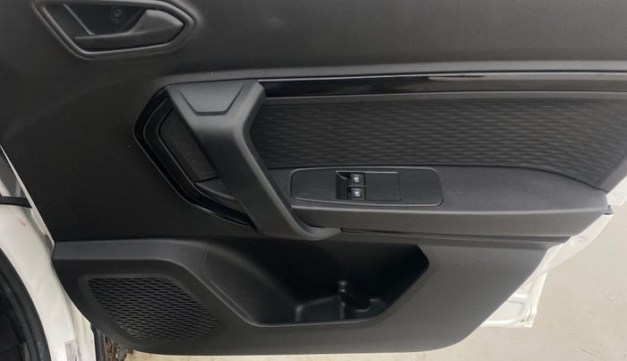 2024 Renault Kiger RXE MT, Petrol, Manual, 3,357 km, Driver Side Door Panels Control