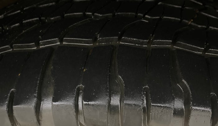 2013 Mahindra XUV500 W6, Diesel, Manual, 1,41,925 km, Left Rear Tyre Tread