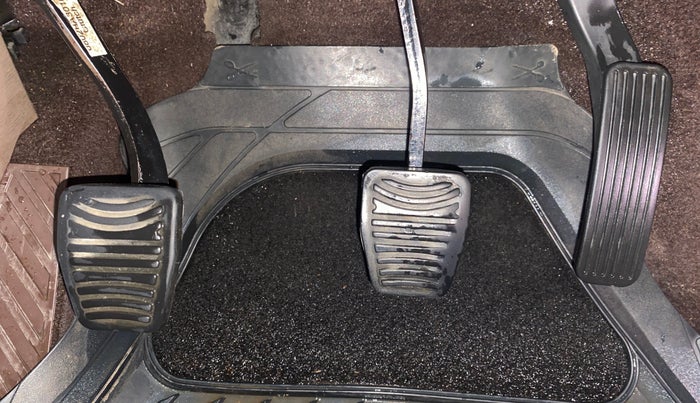 2013 Mahindra XUV500 W6, Diesel, Manual, 1,41,925 km, Pedals