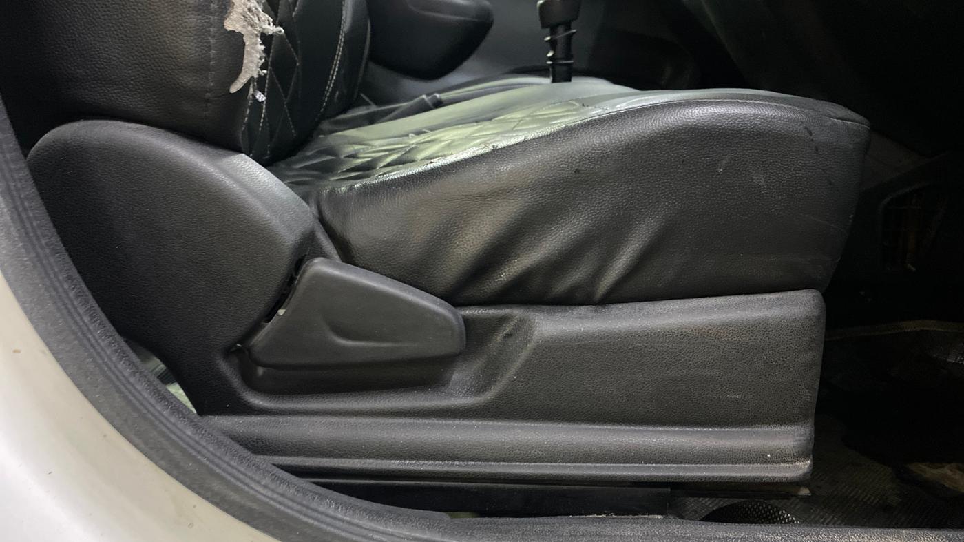 2022 Renault Kwid RXT 1.0, Petrol, Manual, 28,956 km, Driver Side Adjustment Panel