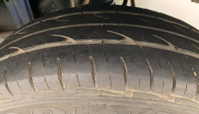 2016 Maruti Alto 800 LXI, Petrol, Manual, 25,716 km, Left Rear Tyre Tread
