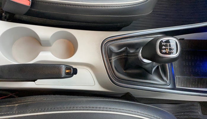 2023 Hyundai NEW I20 ASTA (O) 1.2 MT, Petrol, Manual, 24,380 km, Gear Lever