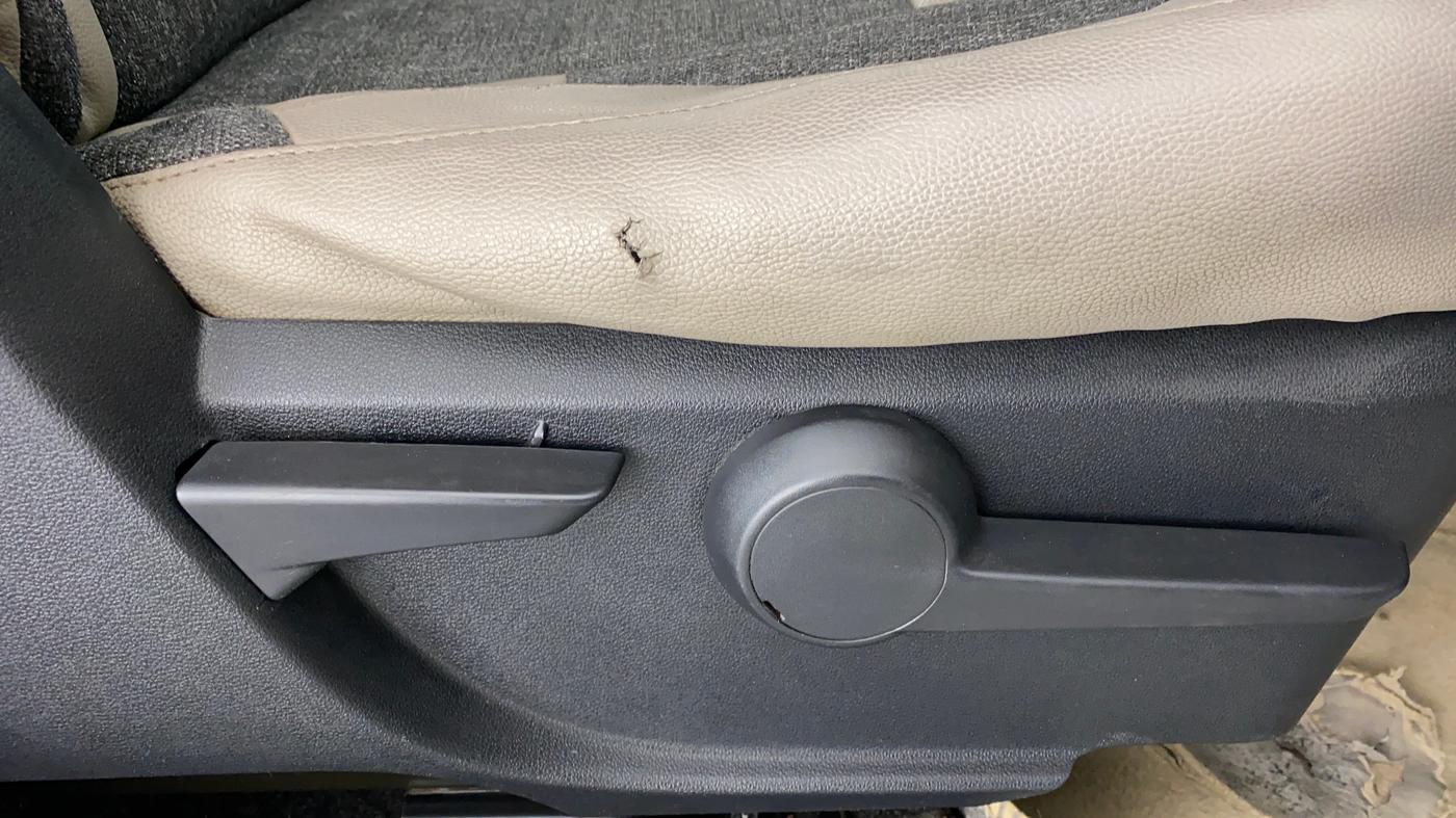 2016 Mahindra Kuv100 K8 5 STR, Petrol, Manual, 72,761 km, Driver Side Adjustment Panel