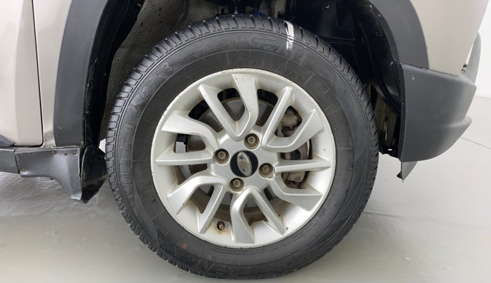 2016 Mahindra Kuv100 K8 5 STR, Petrol, Manual, 72,761 km, Right Front Wheel