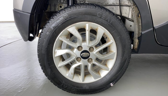 2016 Mahindra Kuv100 K8 5 STR, Petrol, Manual, 72,761 km, Right Rear Wheel
